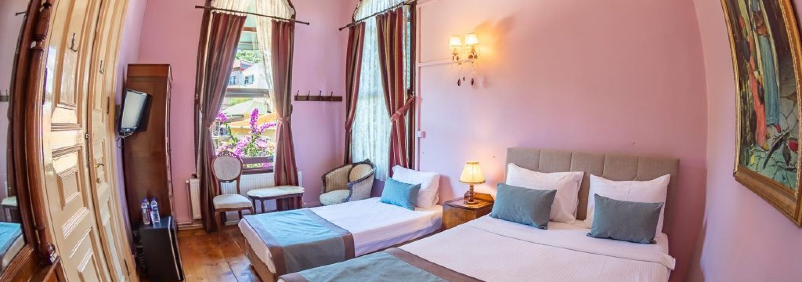 Deluxe Bahçe Manzaralı 3 Kişilik Oda