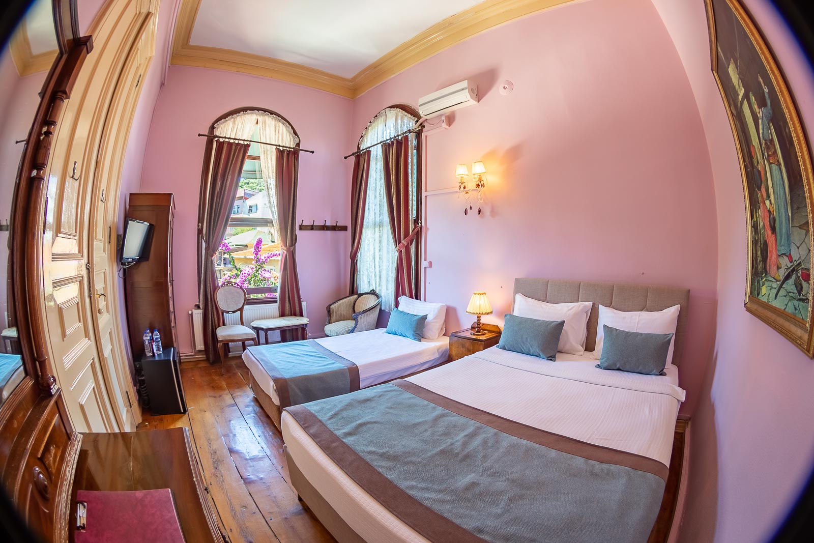 Deluxe Bahçe Manzaralı 3 Kişilik Oda